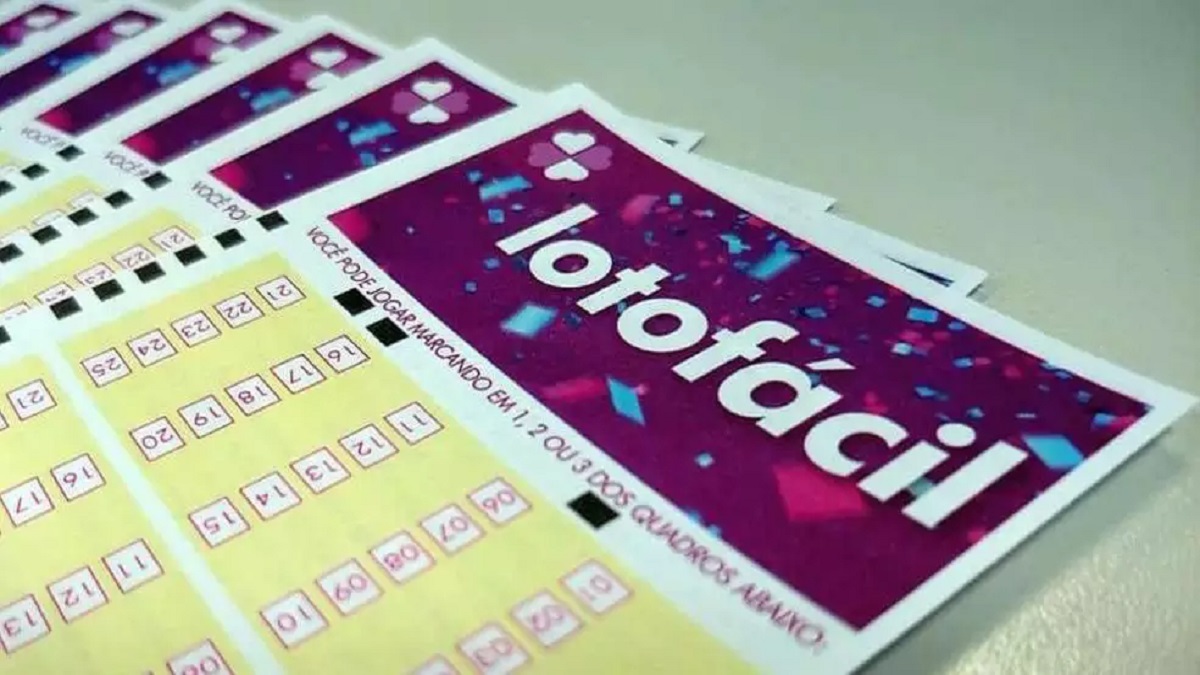 Volante da Lotofácil com destaques de pares, ímpares e fechamentos